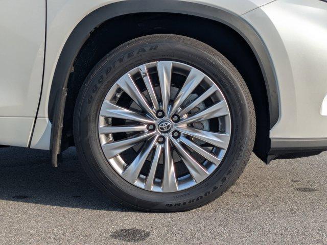 used 2024 Toyota Highlander car, priced at $51,900