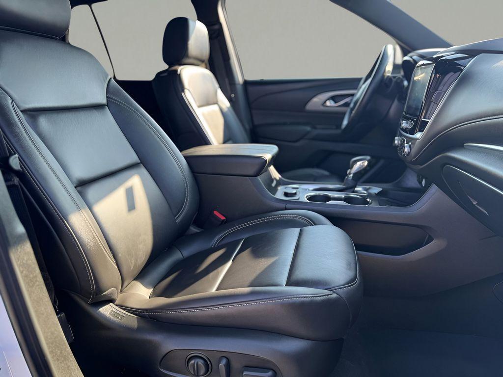 used 2023 Chevrolet Traverse car, priced at $32,765