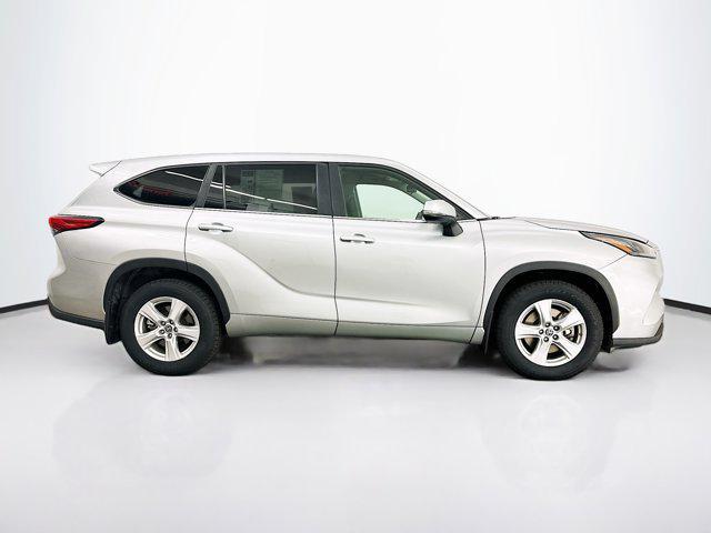 used 2023 Toyota Highlander car, priced at $30,689