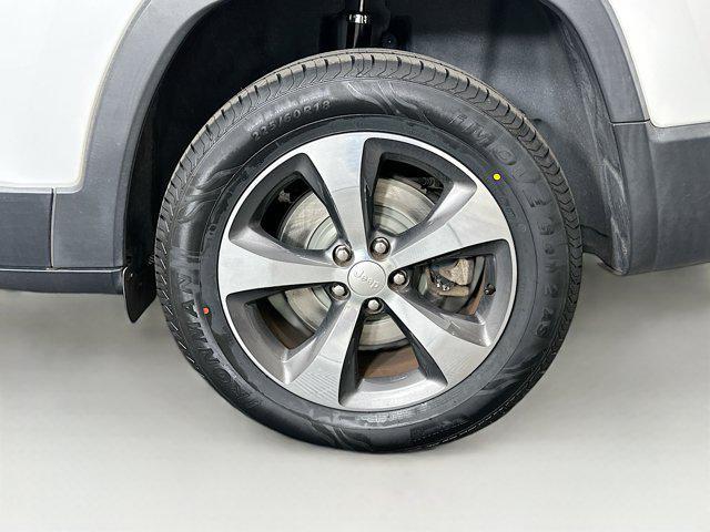 used 2019 Jeep Cherokee car, priced at $16,496