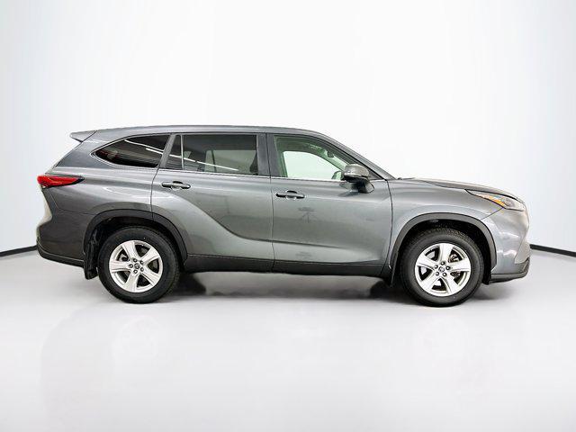 used 2023 Toyota Highlander car, priced at $30,997