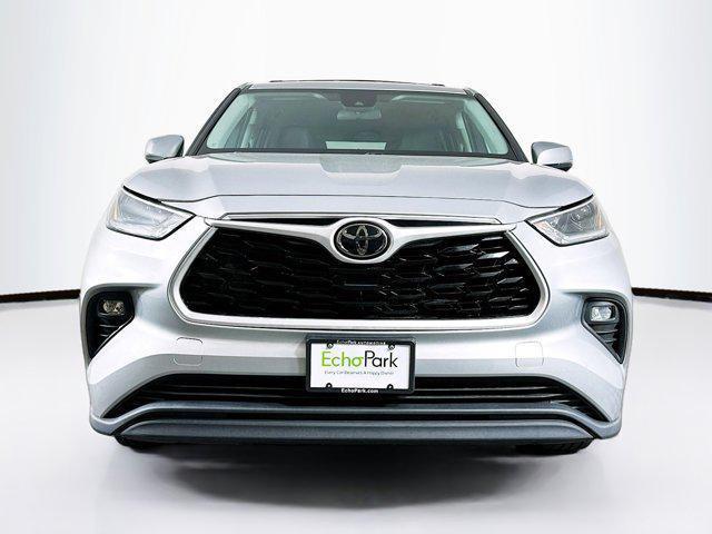 used 2021 Toyota Highlander car, priced at $25,899