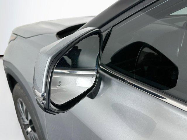used 2023 Toyota Highlander car, priced at $33,697