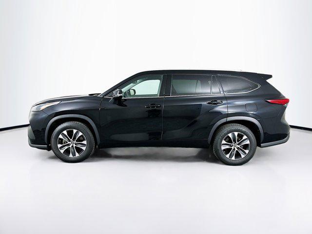 used 2022 Toyota Highlander car, priced at $29,689