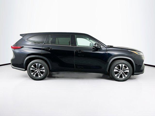 used 2022 Toyota Highlander car, priced at $29,689