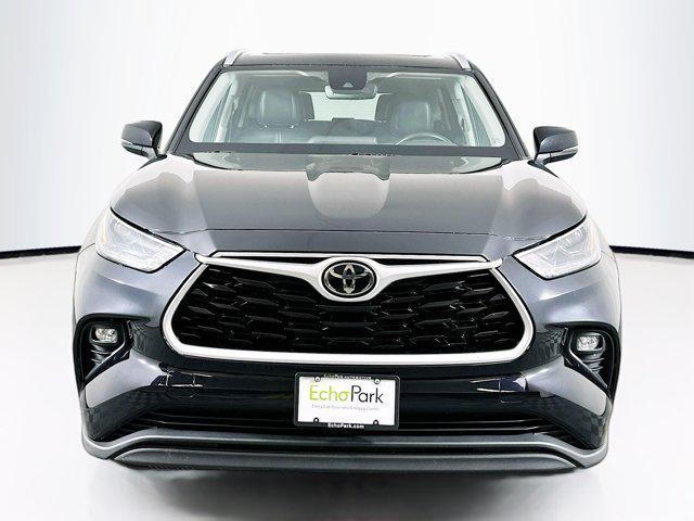 used 2022 Toyota Highlander car, priced at $29,689