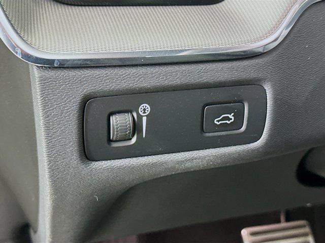 used 2022 Volvo XC60 car, priced at $30,897