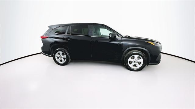 used 2023 Toyota Highlander car, priced at $33,089