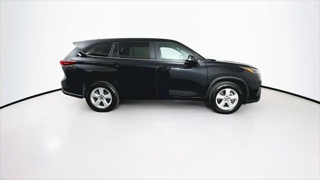 used 2023 Toyota Highlander car, priced at $33,089