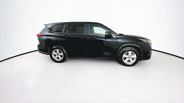 used 2023 Toyota Highlander car, priced at $33,089