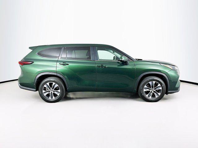 used 2024 Toyota Highlander car, priced at $40,697