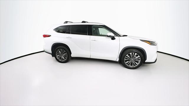 used 2022 Toyota Highlander car, priced at $38,139