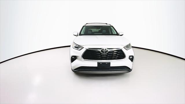 used 2022 Toyota Highlander car, priced at $38,139