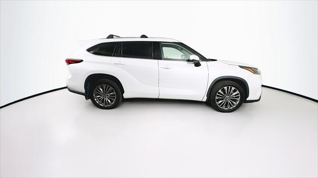 used 2022 Toyota Highlander car, priced at $38,139