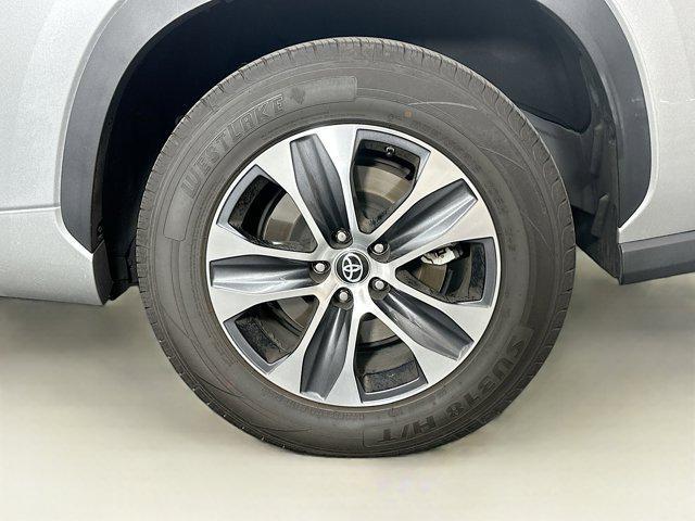 used 2024 Toyota Highlander car, priced at $40,697