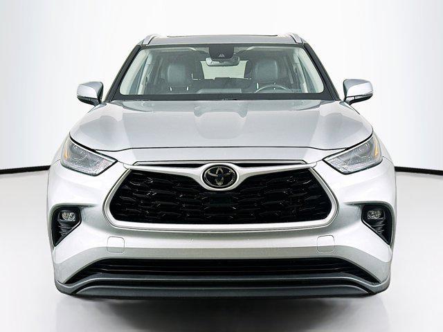 used 2024 Toyota Highlander car, priced at $40,697