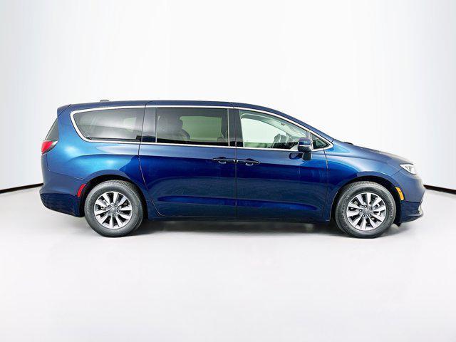 used 2023 Chrysler Pacifica Hybrid car, priced at $29,689