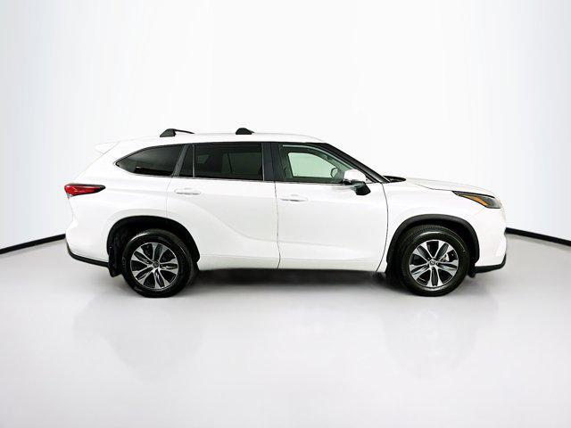 used 2023 Toyota Highlander car, priced at $34,597