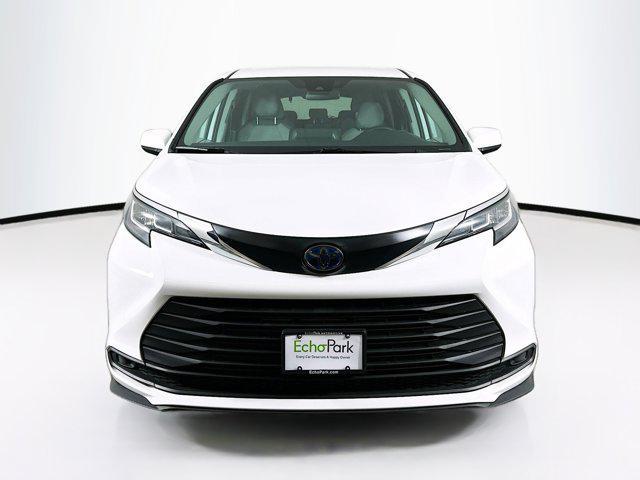 used 2022 Toyota Sienna car, priced at $33,697