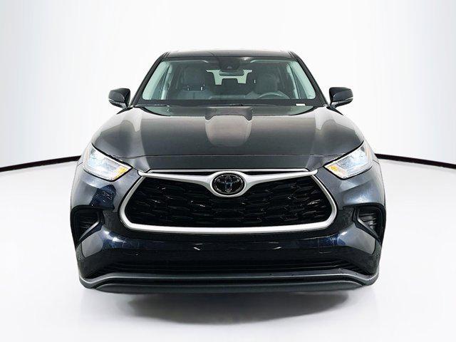 used 2023 Toyota Highlander car, priced at $31,497