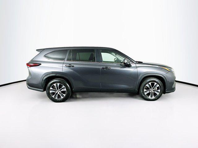 used 2024 Toyota Highlander car, priced at $40,697