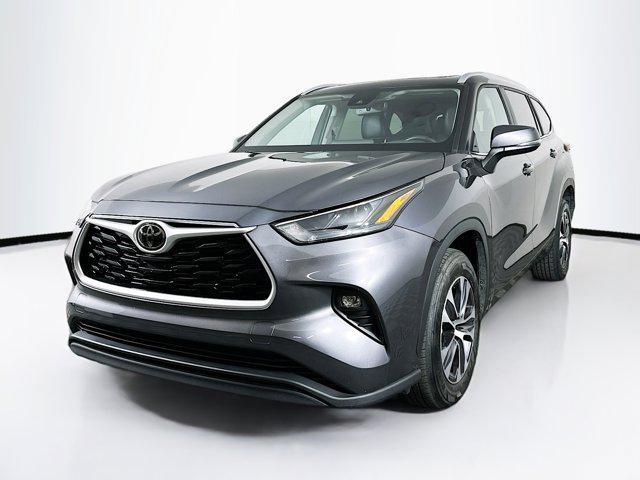 used 2024 Toyota Highlander car, priced at $40,697