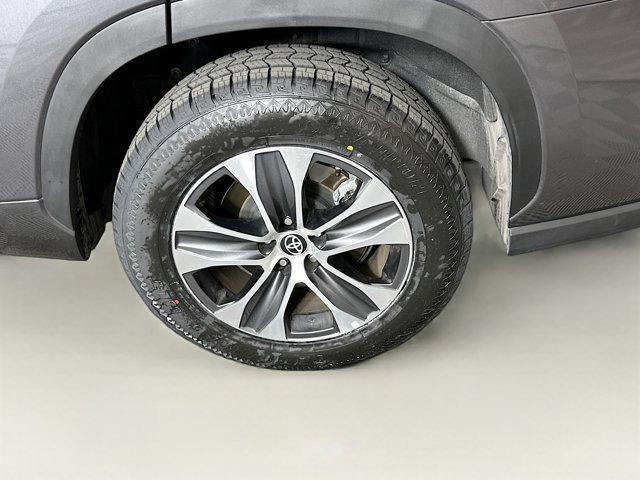 used 2024 Toyota Highlander car, priced at $40,697