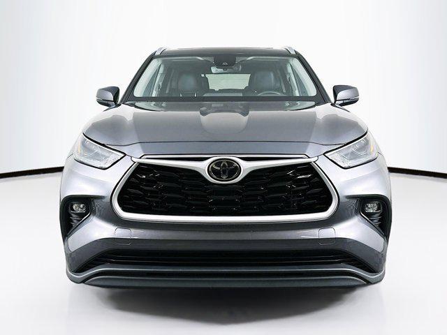 used 2024 Toyota Highlander car, priced at $40,697