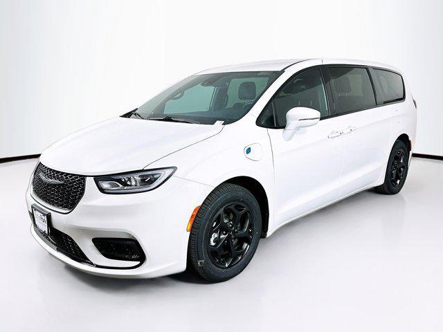 used 2022 Chrysler Pacifica Hybrid car, priced at $27,699