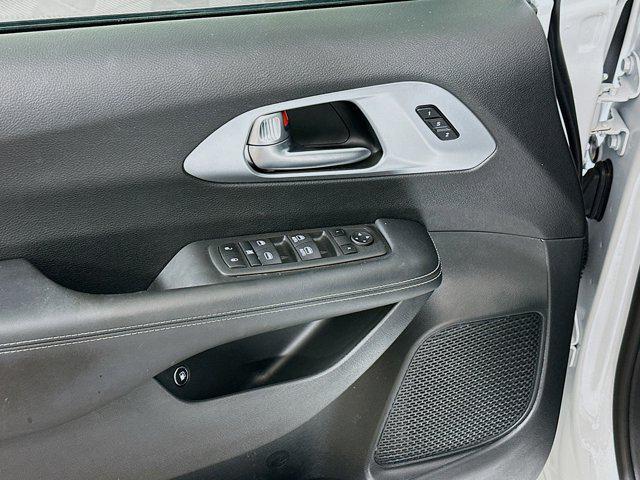 used 2022 Chrysler Pacifica Hybrid car, priced at $27,699