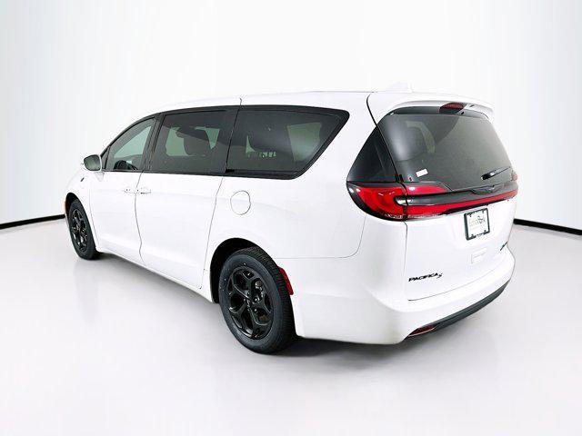 used 2022 Chrysler Pacifica Hybrid car, priced at $27,699