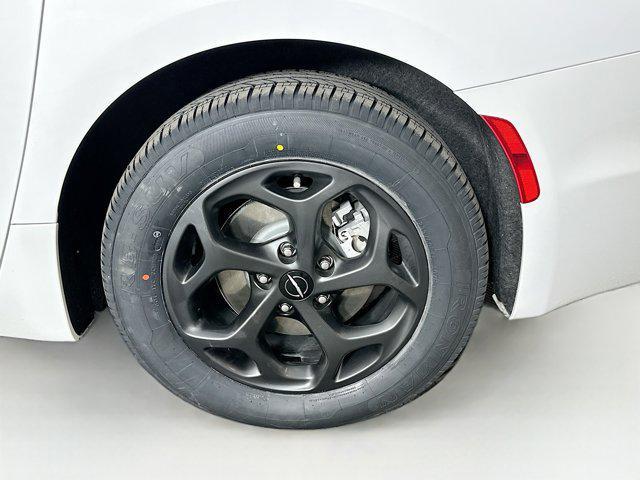 used 2022 Chrysler Pacifica Hybrid car, priced at $27,699