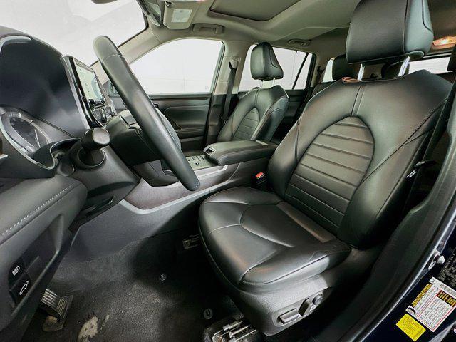 used 2022 Toyota Highlander car, priced at $29,189