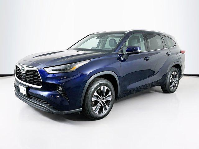 used 2022 Toyota Highlander car, priced at $29,189