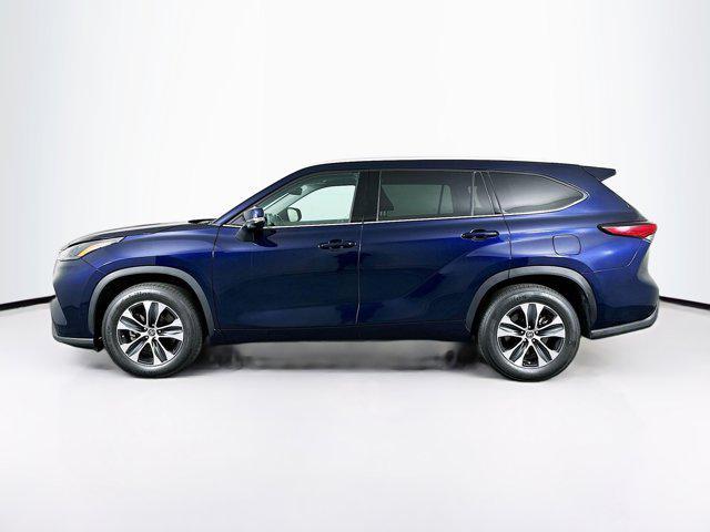 used 2022 Toyota Highlander car, priced at $29,189