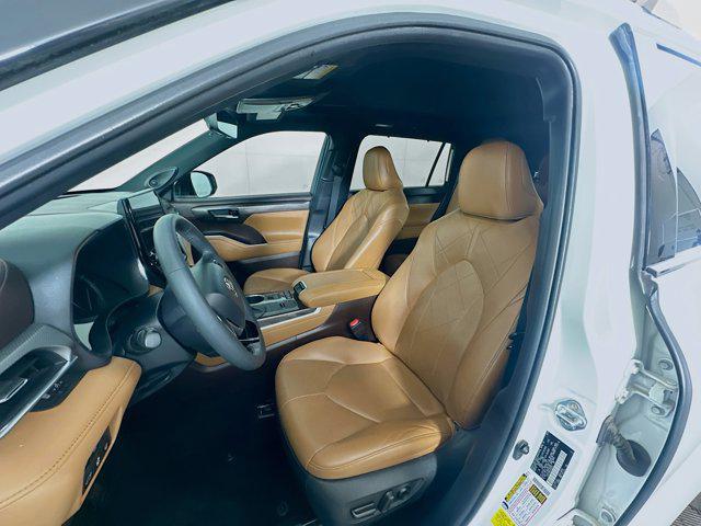 used 2020 Toyota Highlander car, priced at $28,899