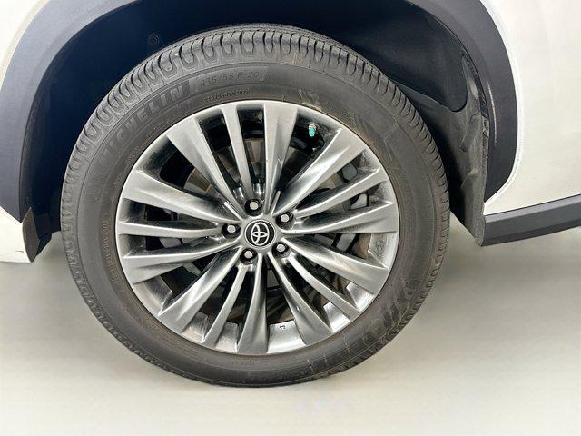used 2020 Toyota Highlander car, priced at $28,899