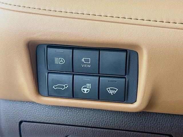 used 2020 Toyota Highlander car, priced at $28,899