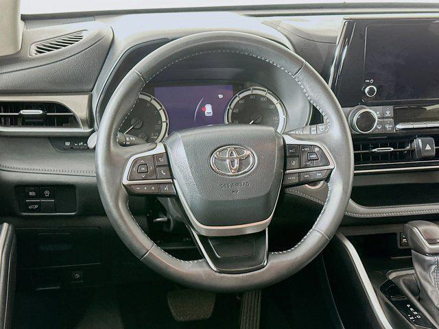 used 2024 Toyota Highlander car, priced at $31,699