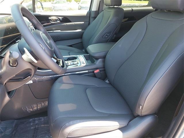 new 2025 Kia Carnival Hybrid car, priced at $54,830