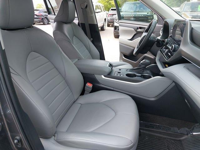 used 2023 Toyota Highlander car, priced at $35,550