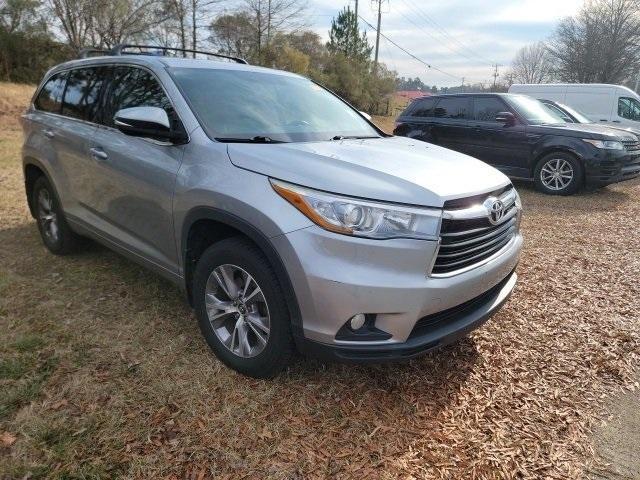 used 2016 Toyota Highlander car, priced at $16,987