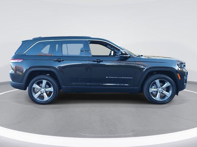 new 2025 Jeep Grand Cherokee car, priced at $52,980