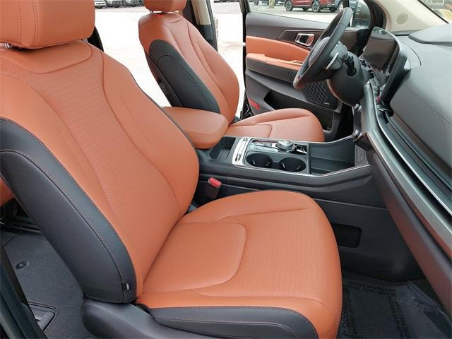 new 2025 Kia Carnival Hybrid car, priced at $53,095