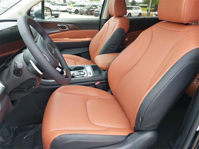 new 2025 Kia Carnival Hybrid car, priced at $53,095