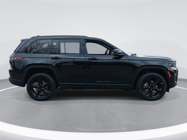 new 2025 Jeep Grand Cherokee car, priced at $47,980