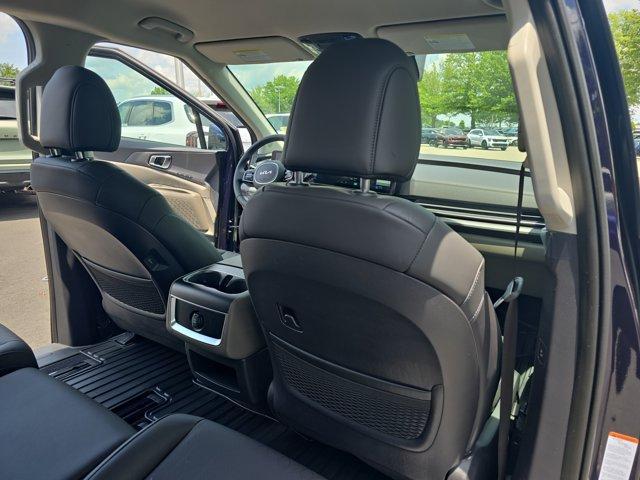 new 2025 Kia Carnival car, priced at $40,730