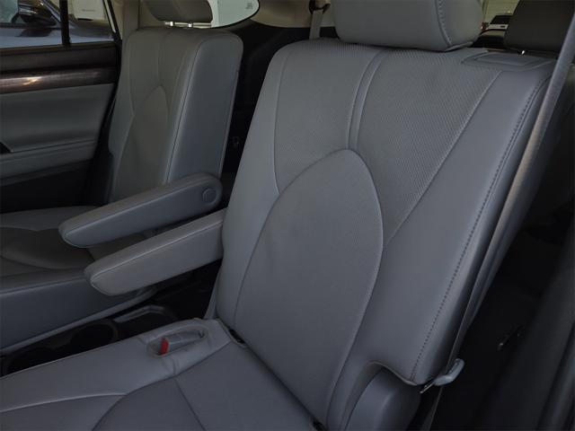 used 2022 Toyota Highlander Hybrid car, priced at $41,485