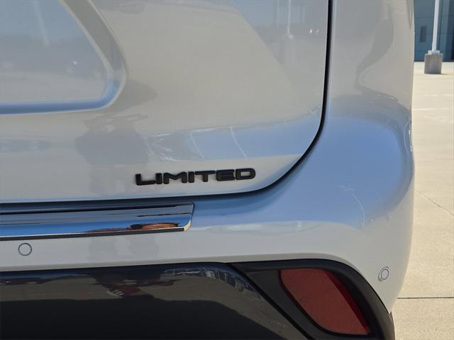 used 2022 Toyota Highlander Hybrid car, priced at $41,485