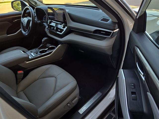 used 2022 Toyota Highlander Hybrid car, priced at $41,485